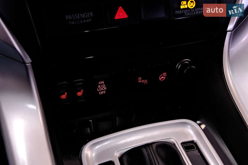 Позашляховик / Кросовер Mitsubishi Pajero Sport 2016 в Одесі