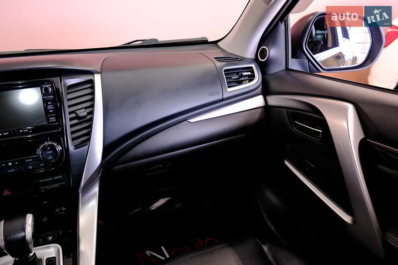 Позашляховик / Кросовер Mitsubishi Pajero Sport 2016 в Одесі