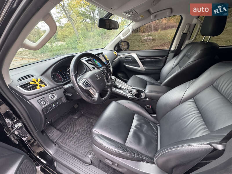 Позашляховик / Кросовер Mitsubishi Pajero Sport 2019 в Полтаві фото 14 Позашляховик / Кросовер Mitsubishi Pajero Sport 2019 в Полтаві