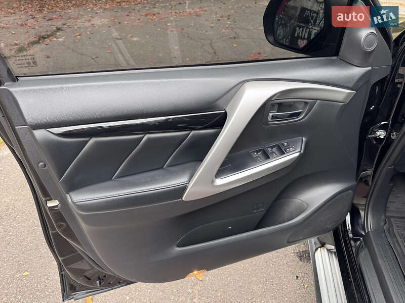 Позашляховик / Кросовер Mitsubishi Pajero Sport 2019 в Полтаві фото 15 Позашляховик / Кросовер Mitsubishi Pajero Sport 2019 в Полтаві