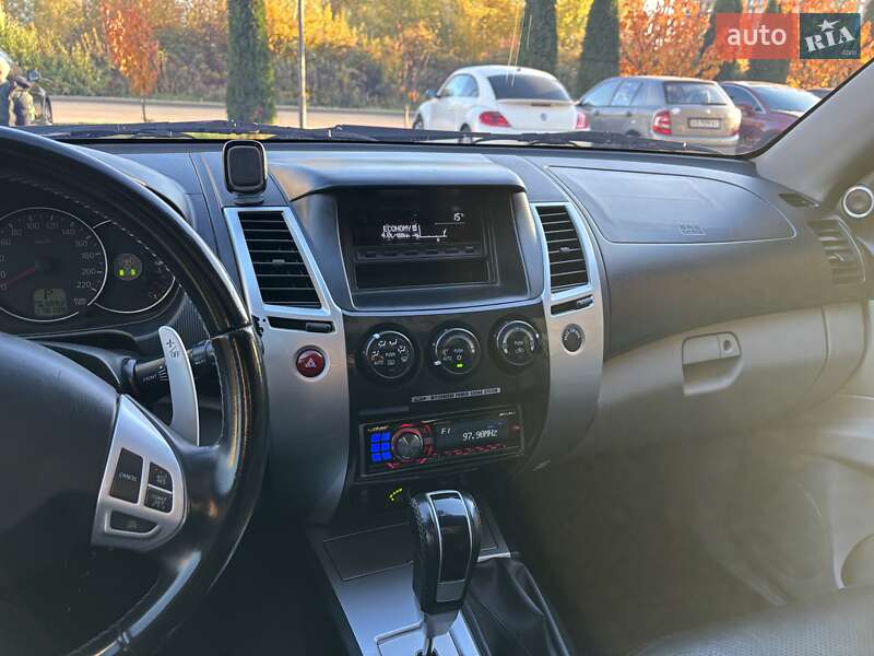 Внедорожник / Кроссовер Mitsubishi Pajero Sport 2010 в Ужгороде