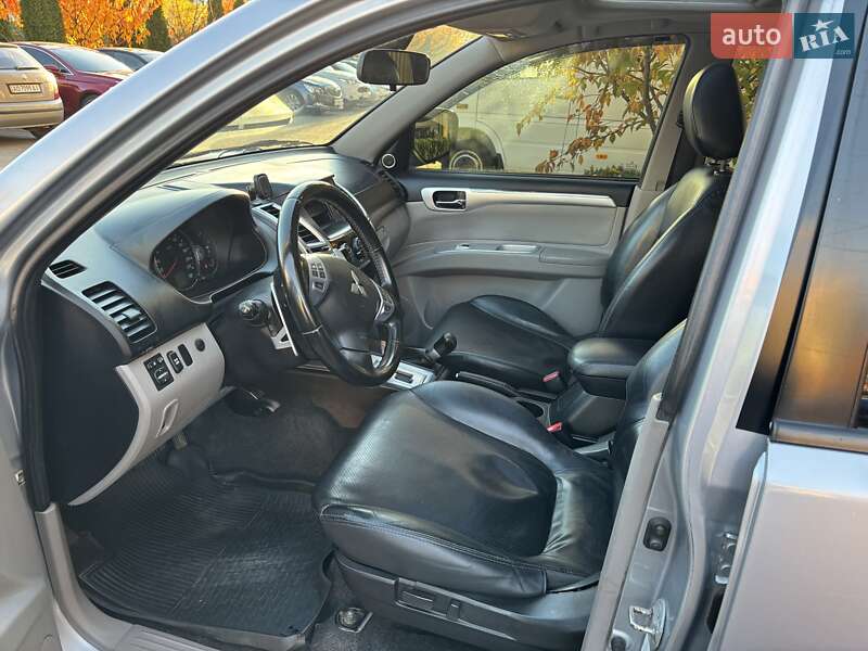 Внедорожник / Кроссовер Mitsubishi Pajero Sport 2010 в Ужгороде