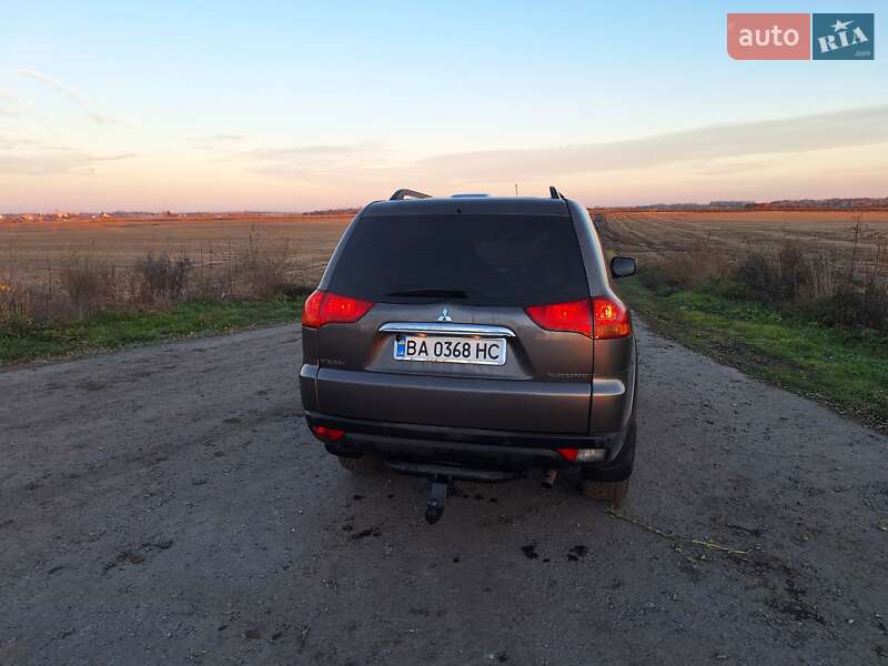 Внедорожник / Кроссовер Mitsubishi Pajero Sport 2012 в Чуднове