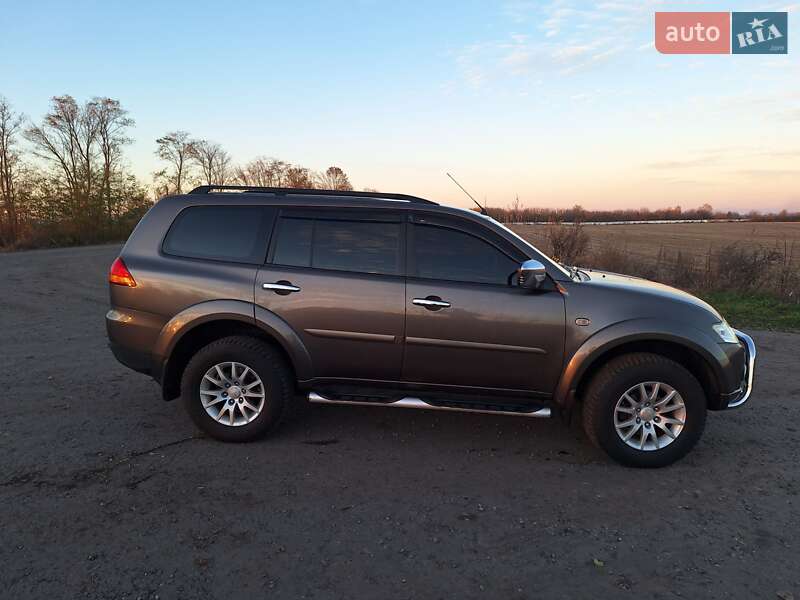 Внедорожник / Кроссовер Mitsubishi Pajero Sport 2012 в Чуднове