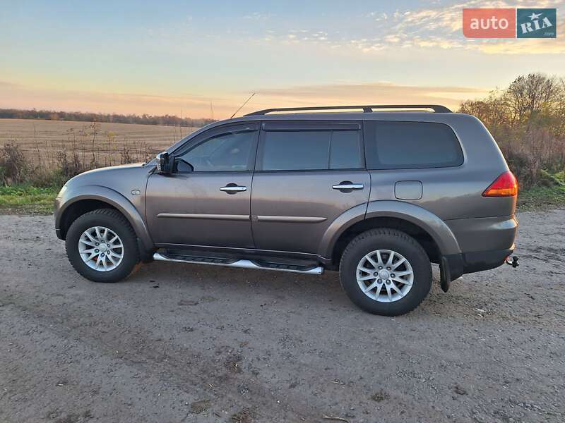 Внедорожник / Кроссовер Mitsubishi Pajero Sport 2012 в Чуднове