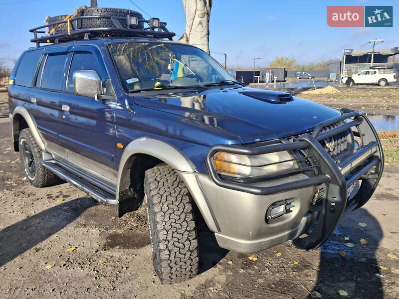 Mitsubishi Pajero Sport 2000