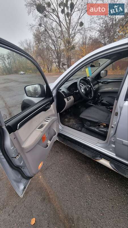 Внедорожник / Кроссовер Mitsubishi Pajero Sport 2014 в Тальном фото 11 Внедорожник / Кроссовер Mitsubishi Pajero Sport 2014 в Тальном