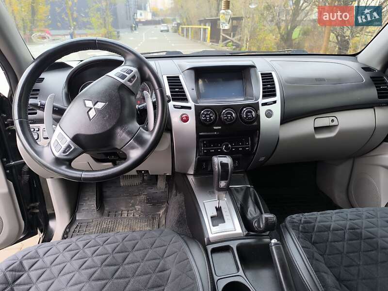 Внедорожник / Кроссовер Mitsubishi Pajero Sport 2010 в Софиевской Борщаговке