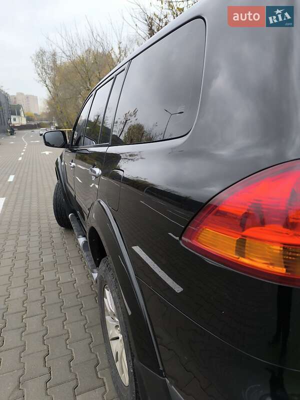 Внедорожник / Кроссовер Mitsubishi Pajero Sport 2010 в Софиевской Борщаговке