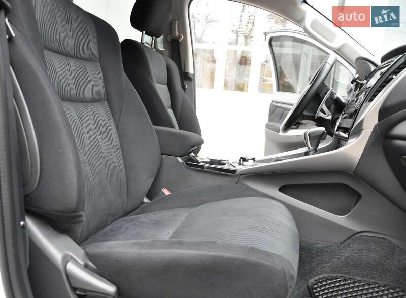 Внедорожник / Кроссовер Mitsubishi Pajero Sport 2016 в Одессе фото 24 Внедорожник / Кроссовер Mitsubishi Pajero Sport 2016 в Одессе