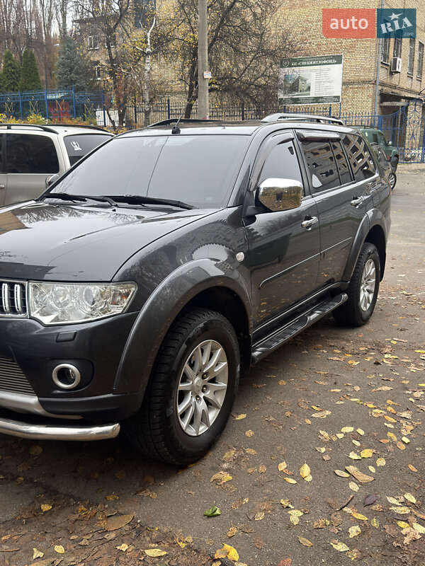 Mitsubishi Pajero Sport 2011