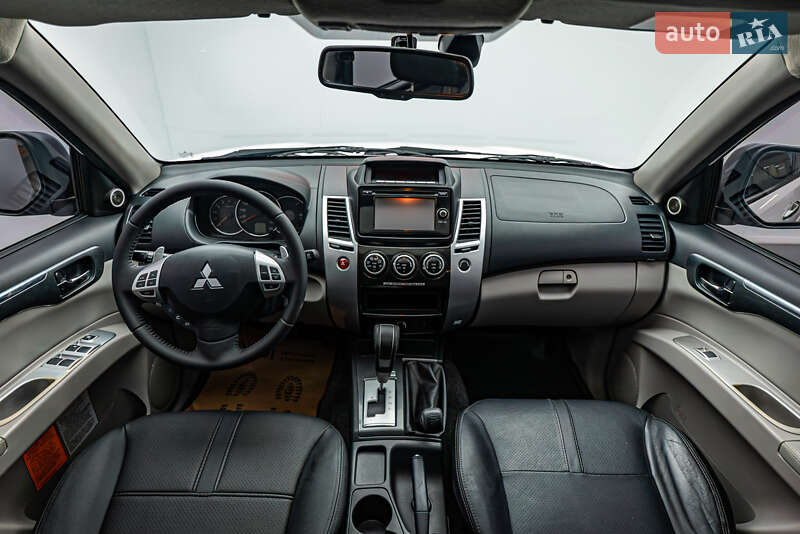 Внедорожник / Кроссовер Mitsubishi Pajero Sport 2015 в Киеве фото 10 Внедорожник / Кроссовер Mitsubishi Pajero Sport 2015 в Киеве