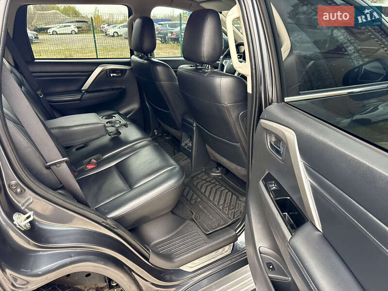 Внедорожник / Кроссовер Mitsubishi Pajero Sport 2019 в Киеве