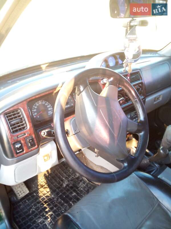 Внедорожник / Кроссовер Mitsubishi Pajero Sport 2000 в Черновцах