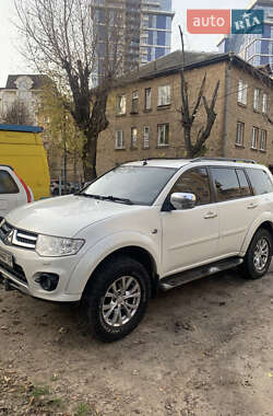 Позашляховик / Кросовер Mitsubishi Pajero Sport 2015 в Києві