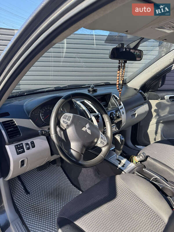 Внедорожник / Кроссовер Mitsubishi Pajero Sport 2011 в Ромнах фото 20 Внедорожник / Кроссовер Mitsubishi Pajero Sport 2011 в Ромнах