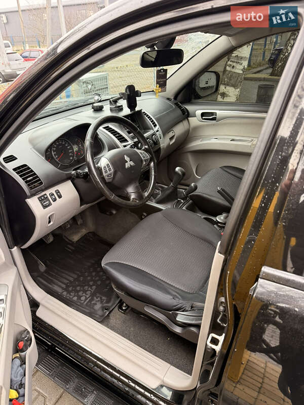 Внедорожник / Кроссовер Mitsubishi Pajero Sport 2011 в Черновцах