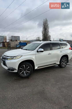 Внедорожник / Кроссовер Mitsubishi Pajero Sport 2016 в Киеве