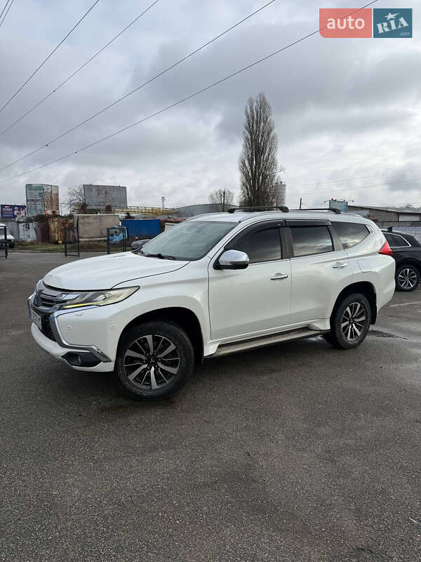 Mitsubishi Pajero Sport 2016