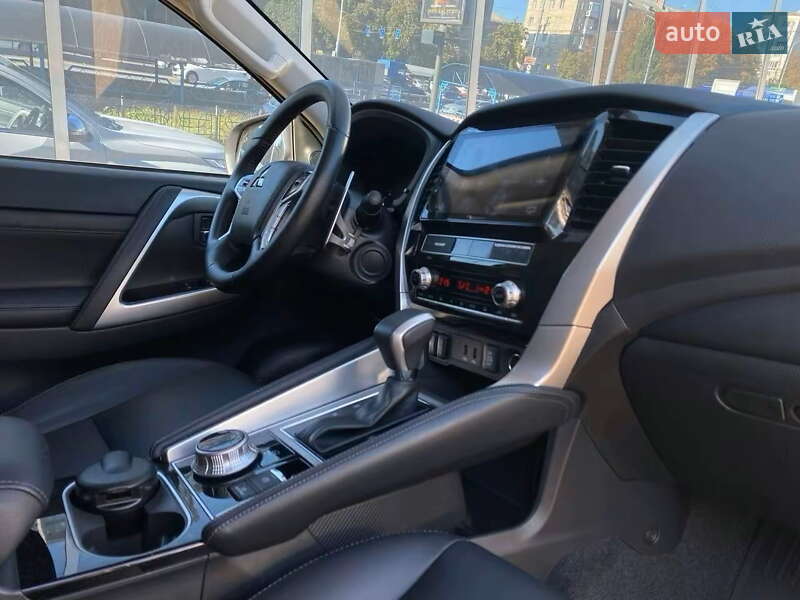 Внедорожник / Кроссовер Mitsubishi Pajero Sport 2024 в Киеве фото 27 Внедорожник / Кроссовер Mitsubishi Pajero Sport 2024 в Киеве