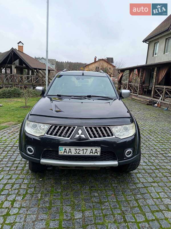 Mitsubishi Pajero Sport 2013