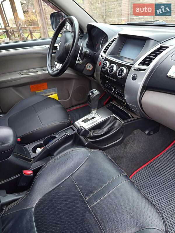 Внедорожник / Кроссовер Mitsubishi Pajero Sport 2013 в Киеве