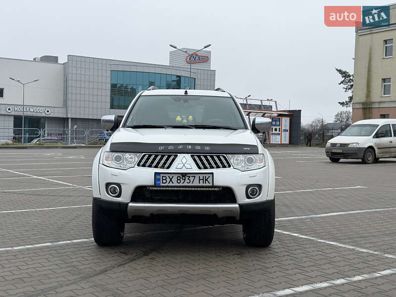 Позашляховик / Кросовер Mitsubishi Pajero Sport 2012 в Києві