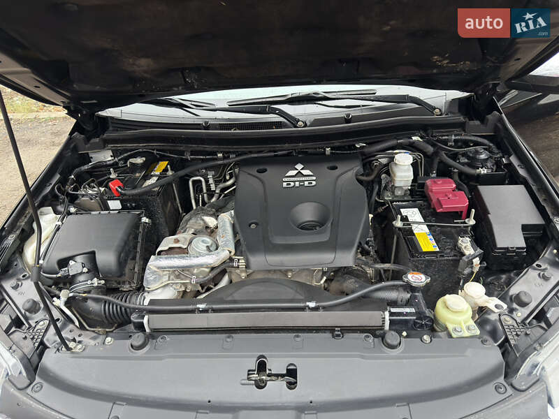 Позашляховик / Кросовер Mitsubishi Pajero Sport 2019 в Дніпрі