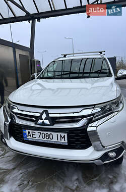 Внедорожник / Кроссовер Mitsubishi Pajero Sport 2017 в Днепре