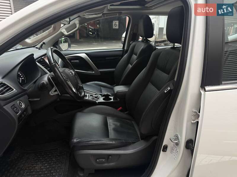 Внедорожник / Кроссовер Mitsubishi Pajero Sport 2019 в Киеве