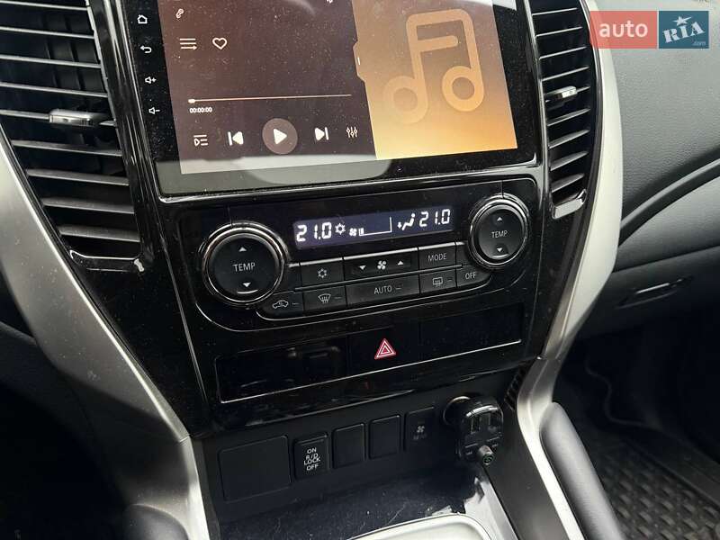 Внедорожник / Кроссовер Mitsubishi Pajero Sport 2019 в Киеве