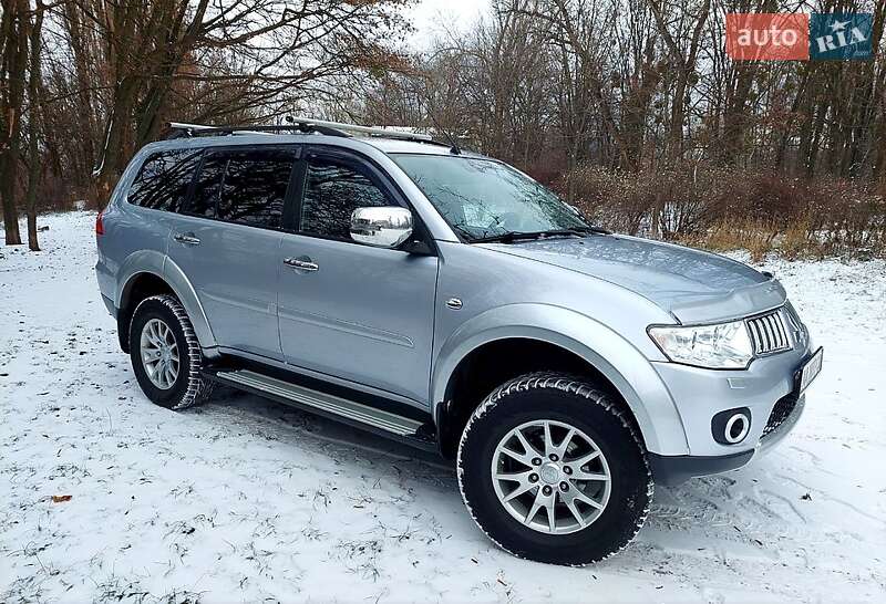 Mitsubishi Pajero Sport 2013