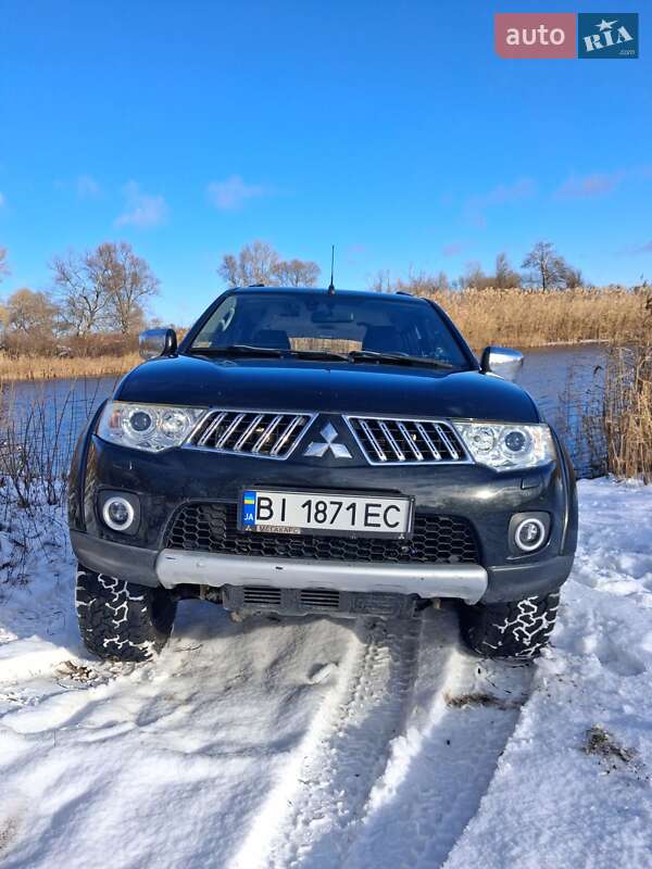 Внедорожник / Кроссовер Mitsubishi Pajero Sport 2011 в Кременчуге