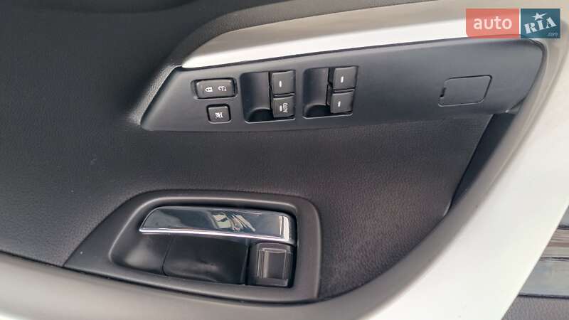 Позашляховик / Кросовер Mitsubishi Pajero Sport 2018 в Києві фото 14 Позашляховик / Кросовер Mitsubishi Pajero Sport 2018 в Києві