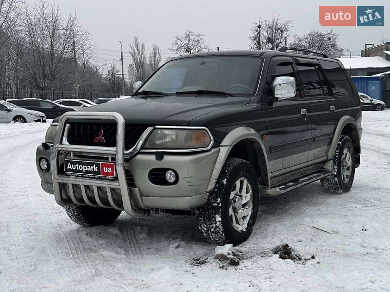 Mitsubishi Pajero Sport 2000