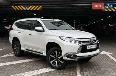 Позашляховик / Кросовер Mitsubishi Pajero Sport 2019 в Києві