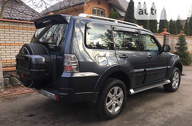 Внедорожник / Кроссовер Mitsubishi Pajero Wagon 2009 в Киеве