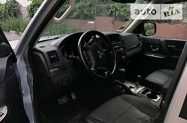 Позашляховик / Кросовер Mitsubishi Pajero Wagon 2013 в Києві