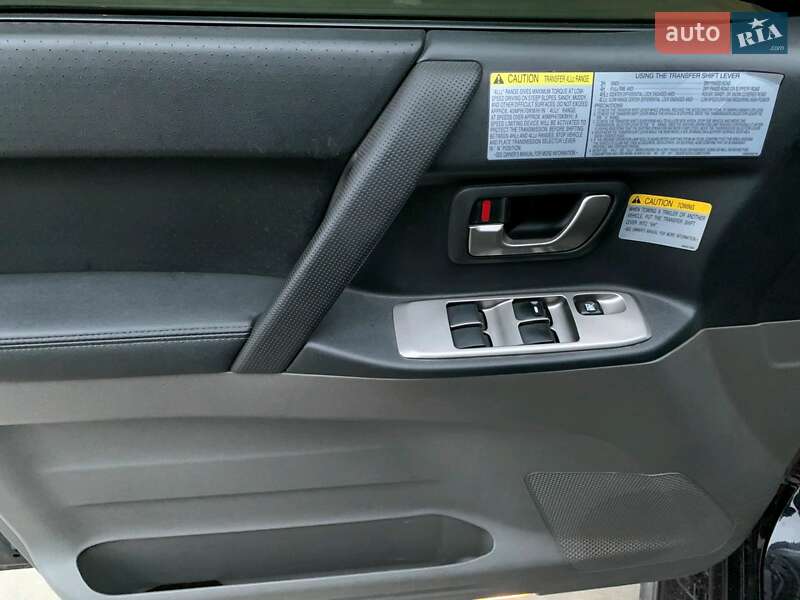 Позашляховик / Кросовер Mitsubishi Pajero Wagon 2005 в Києві