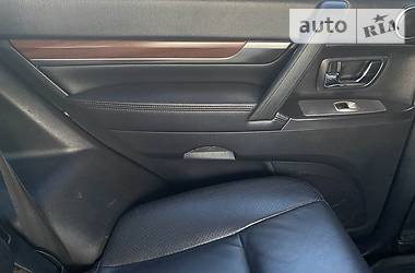 Позашляховик / Кросовер Mitsubishi Pajero Wagon 2011 в 
