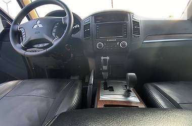 Позашляховик / Кросовер Mitsubishi Pajero Wagon 2011 в 