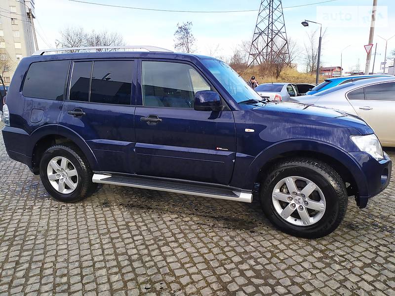 Позашляховик / Кросовер Mitsubishi Pajero Wagon 2010 в 