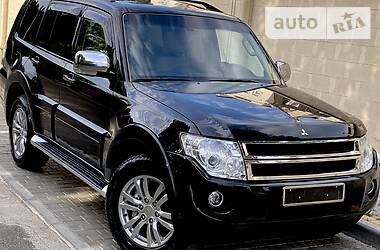 Позашляховик / Кросовер Mitsubishi Pajero Wagon 2015 в 