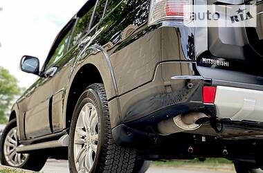 Позашляховик / Кросовер Mitsubishi Pajero Wagon 2015 в 