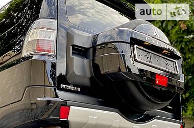 Позашляховик / Кросовер Mitsubishi Pajero Wagon 2015 в 