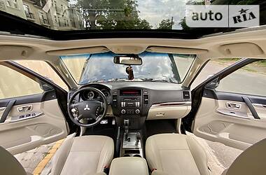 Позашляховик / Кросовер Mitsubishi Pajero Wagon 2015 в 