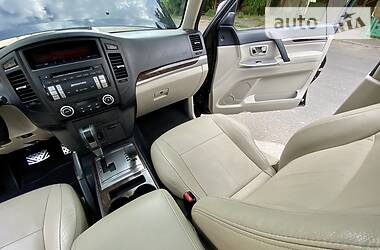 Позашляховик / Кросовер Mitsubishi Pajero Wagon 2015 в 