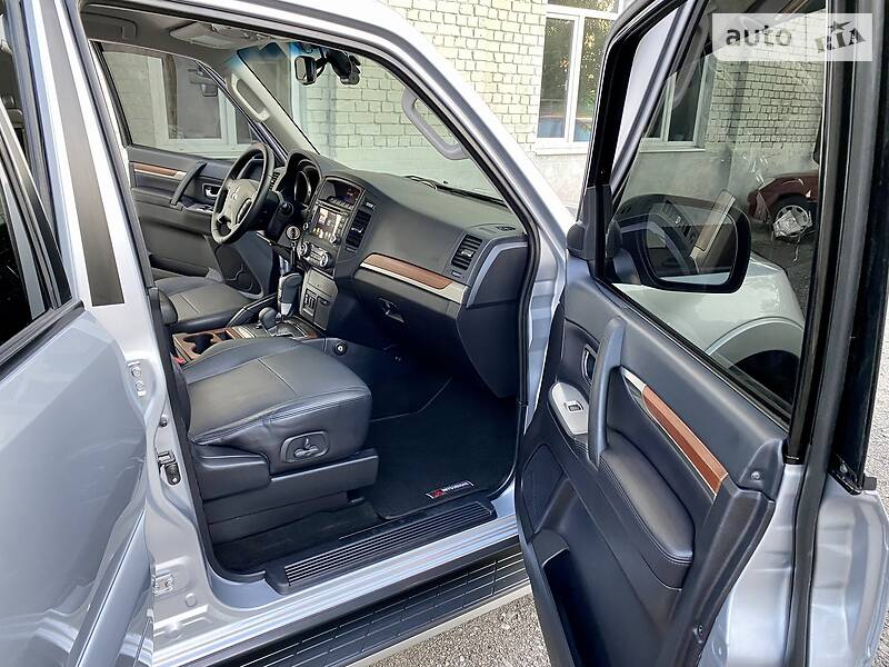 Универсал Mitsubishi Pajero Wagon 2011 в Киеве