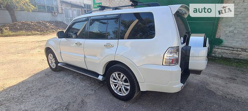 Внедорожник / Кроссовер Mitsubishi Pajero Wagon 2014 в Ирпене