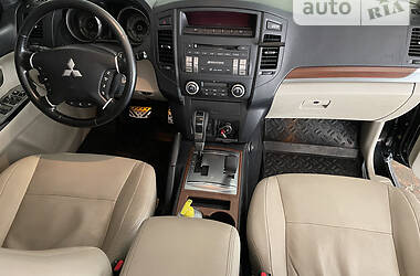Позашляховик / Кросовер Mitsubishi Pajero Wagon 2012 в 